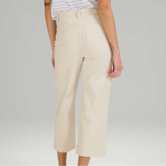 Lululemon City Sleek Wide-Leg High Rise 7/8 Length Pant in White Opal
Size 29 - Picture 4 of 10